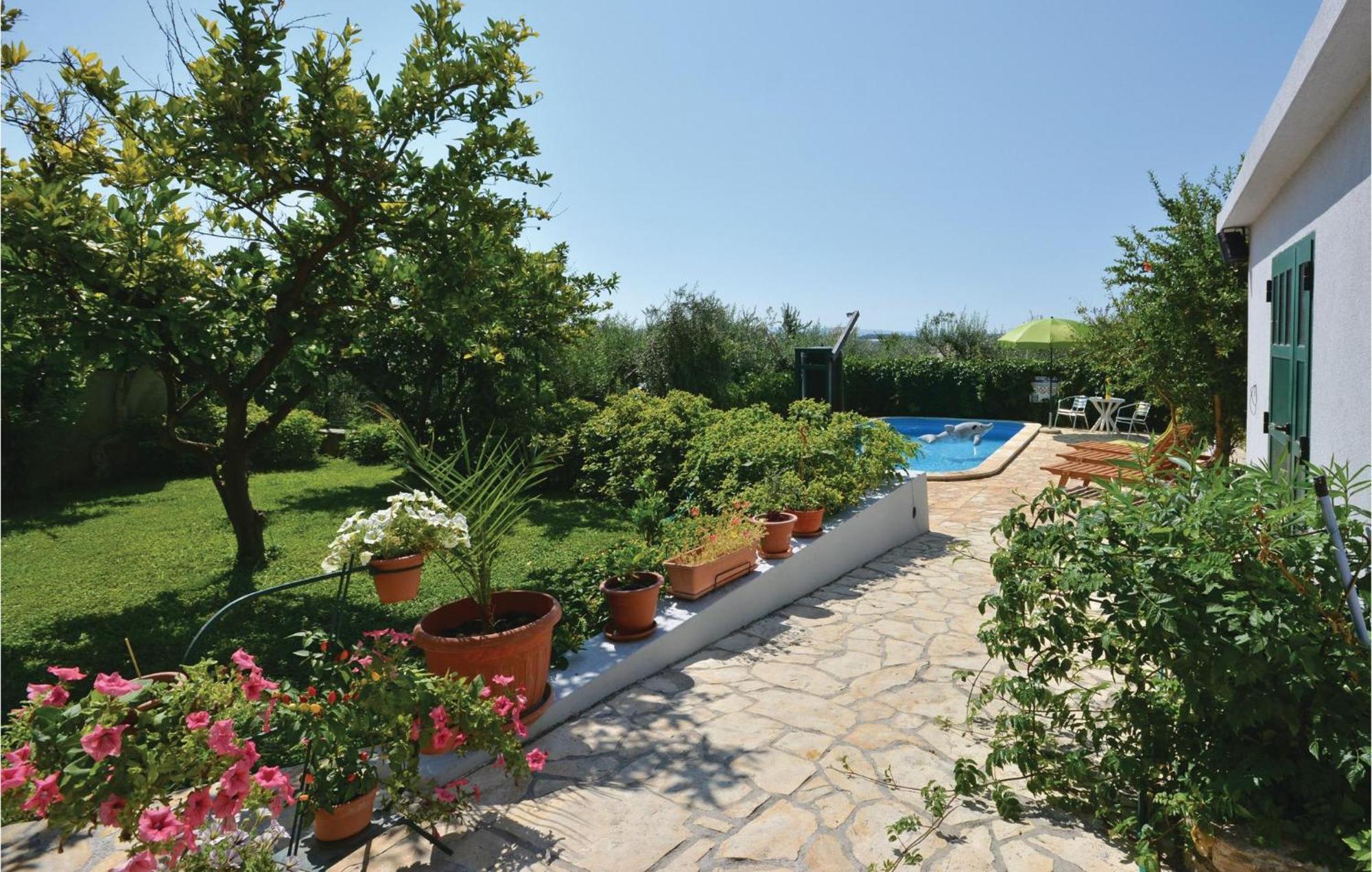Amazing Apartment In Kastel Sucurac With Kitchen Kaštela Eksteriør bilde