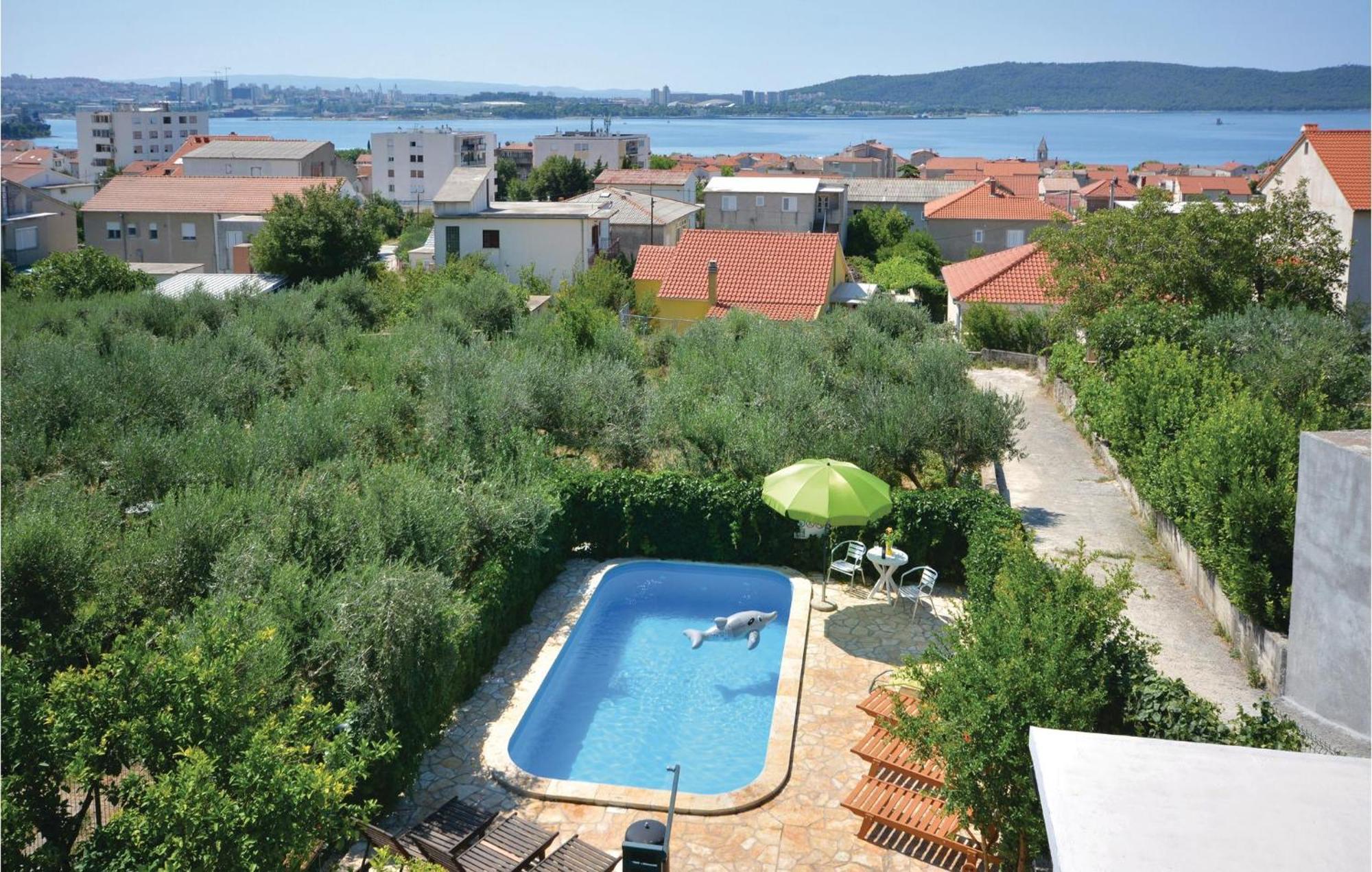 Amazing Apartment In Kastel Sucurac With Kitchen Kaštela Eksteriør bilde