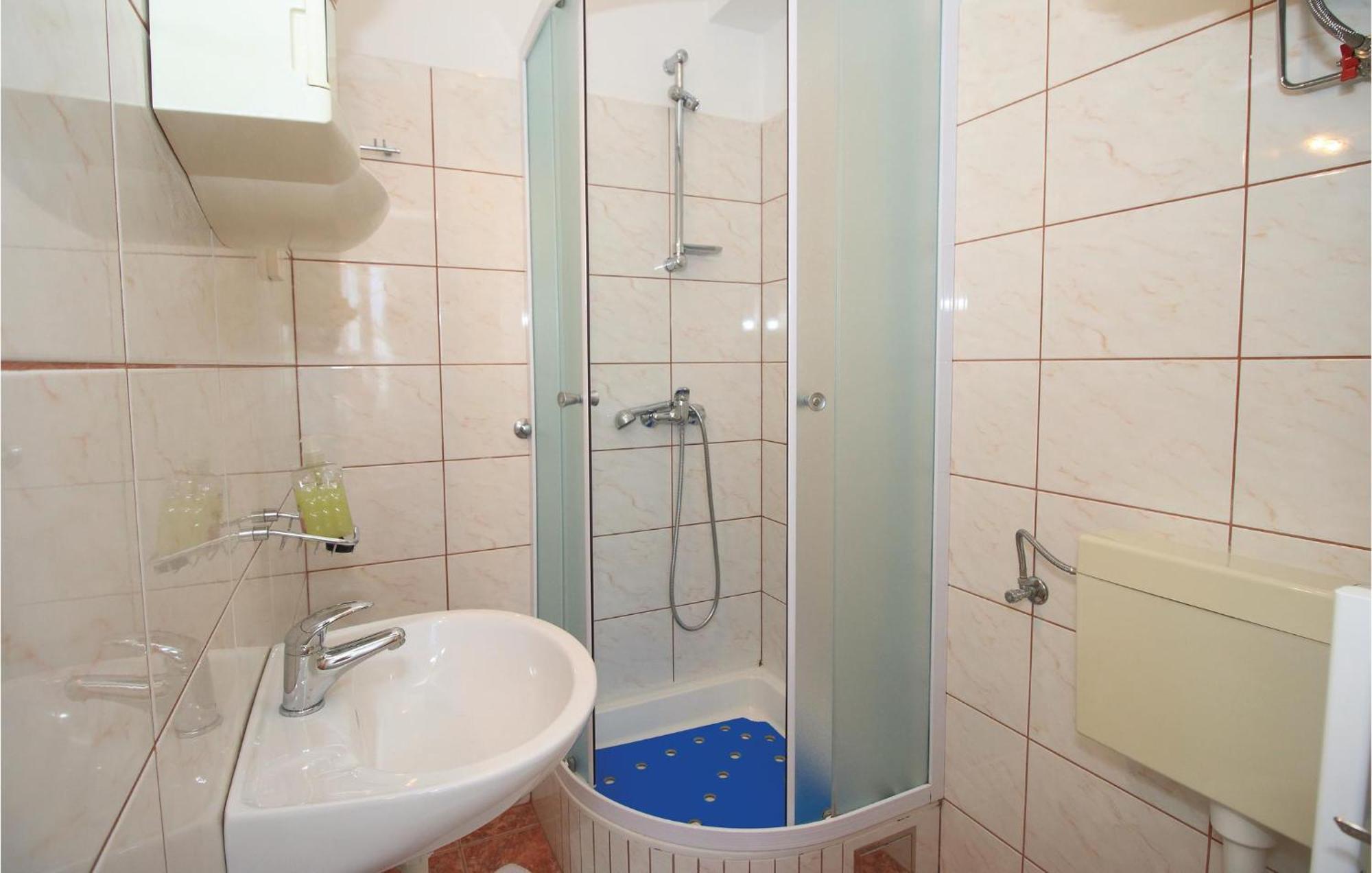 Amazing Apartment In Kastel Sucurac With Kitchen Kaštela Eksteriør bilde