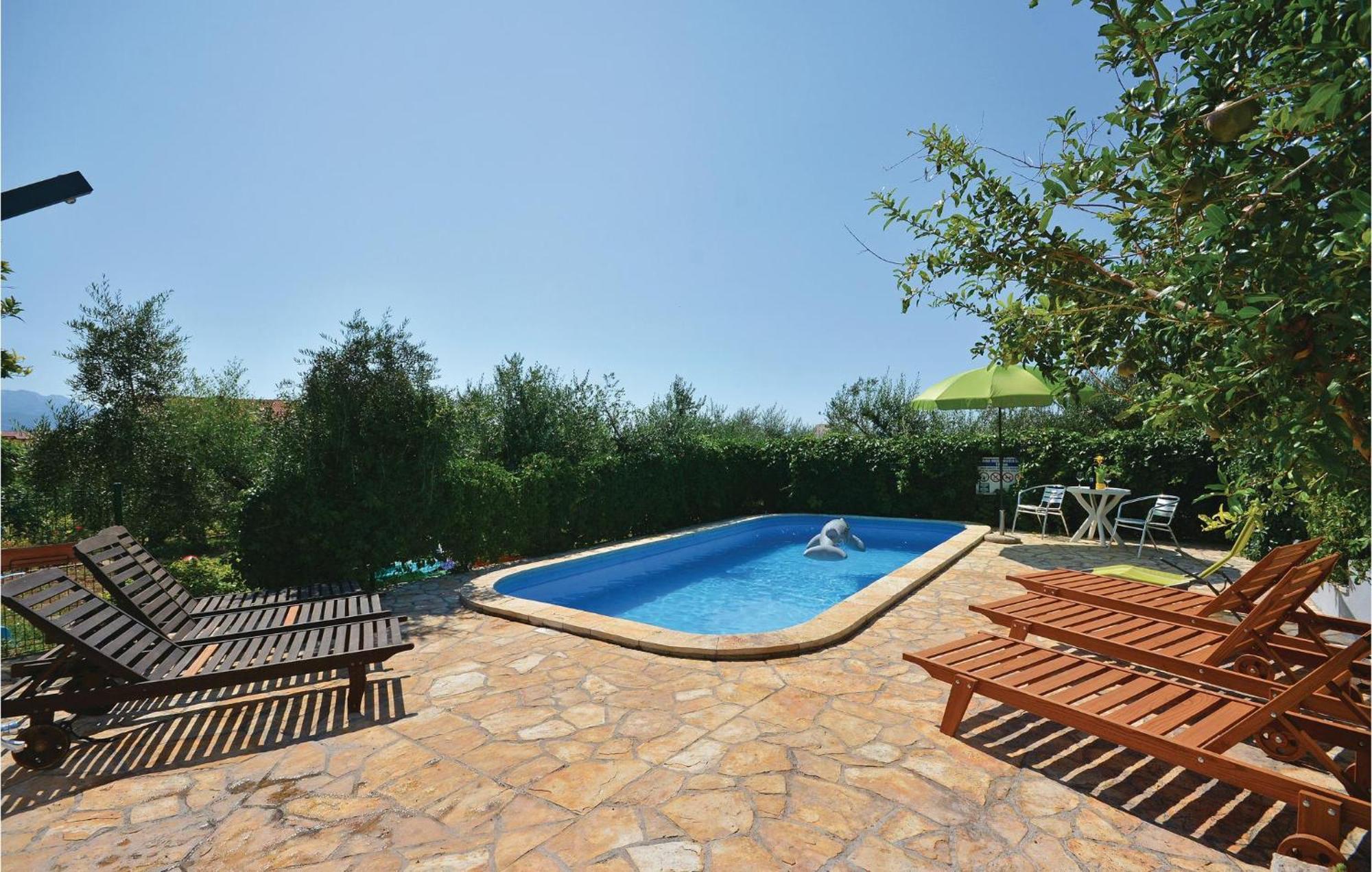 Amazing Apartment In Kastel Sucurac With Kitchen Kaštela Eksteriør bilde