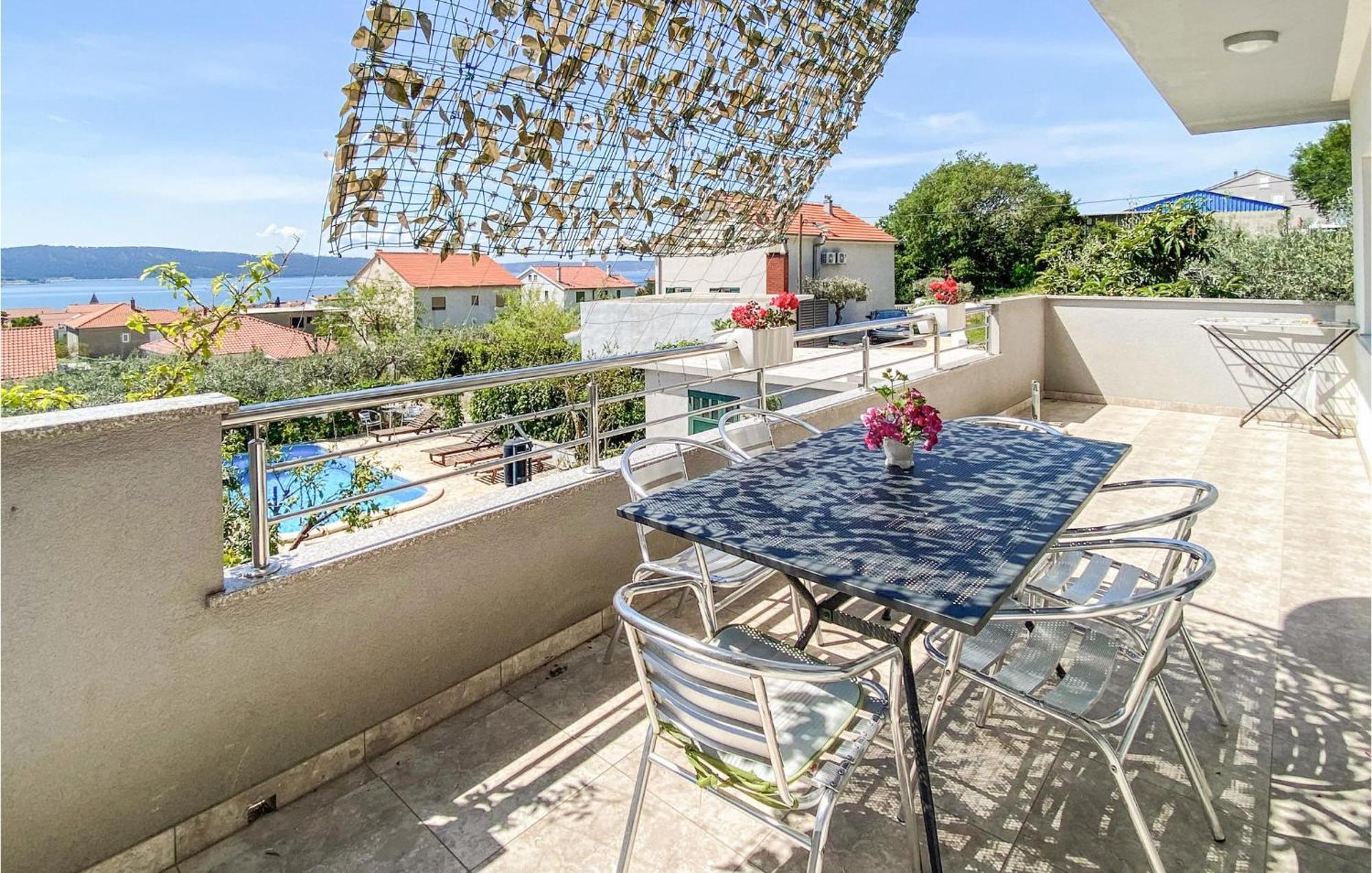 Amazing Apartment In Kastel Sucurac With Kitchen Kaštela Eksteriør bilde