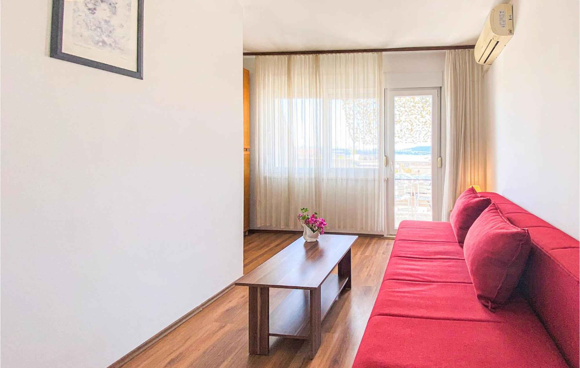 Amazing Apartment In Kastel Sucurac With Kitchen Kaštela Eksteriør bilde