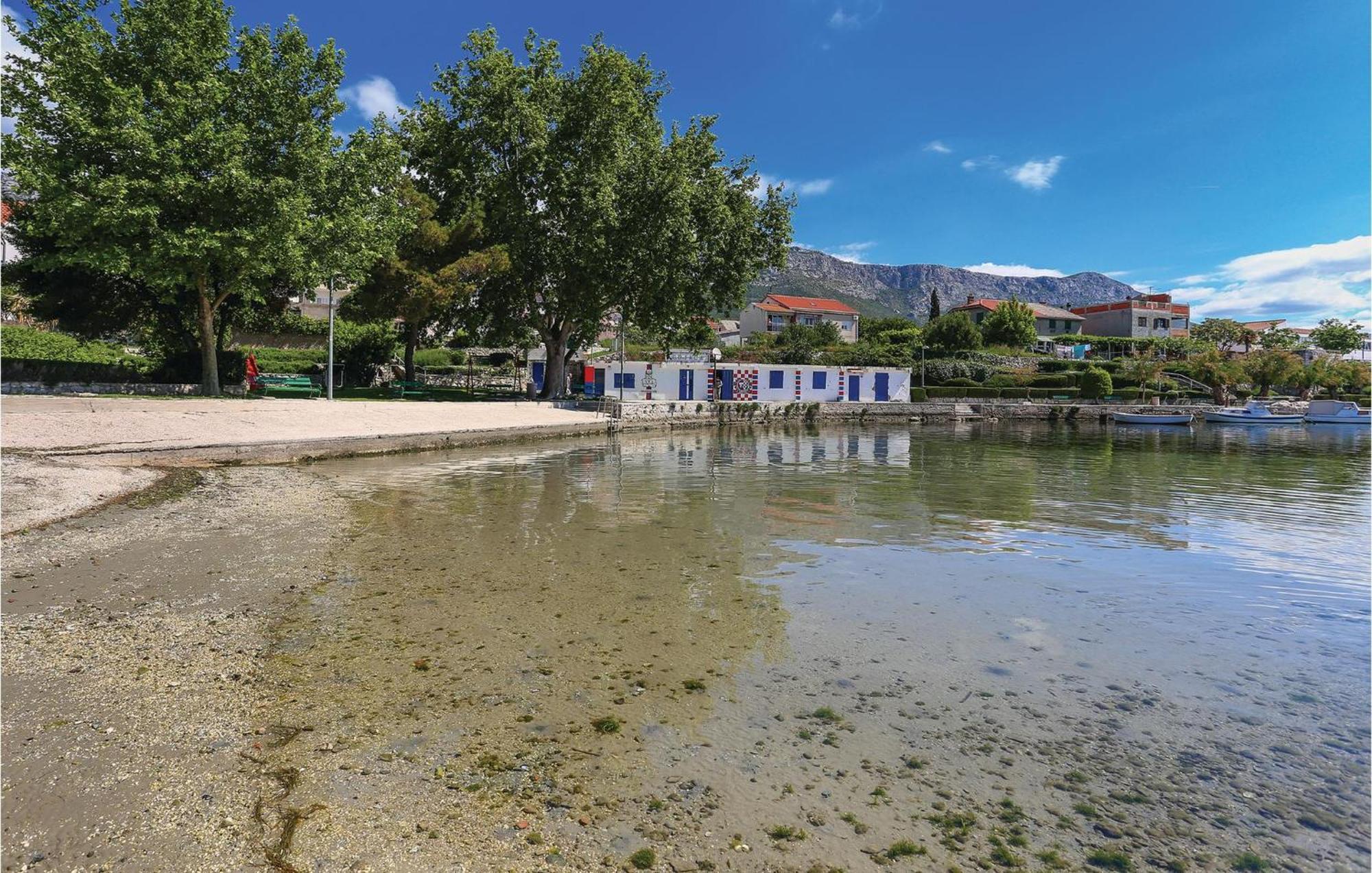 Amazing Apartment In Kastel Sucurac With Kitchen Kaštela Eksteriør bilde
