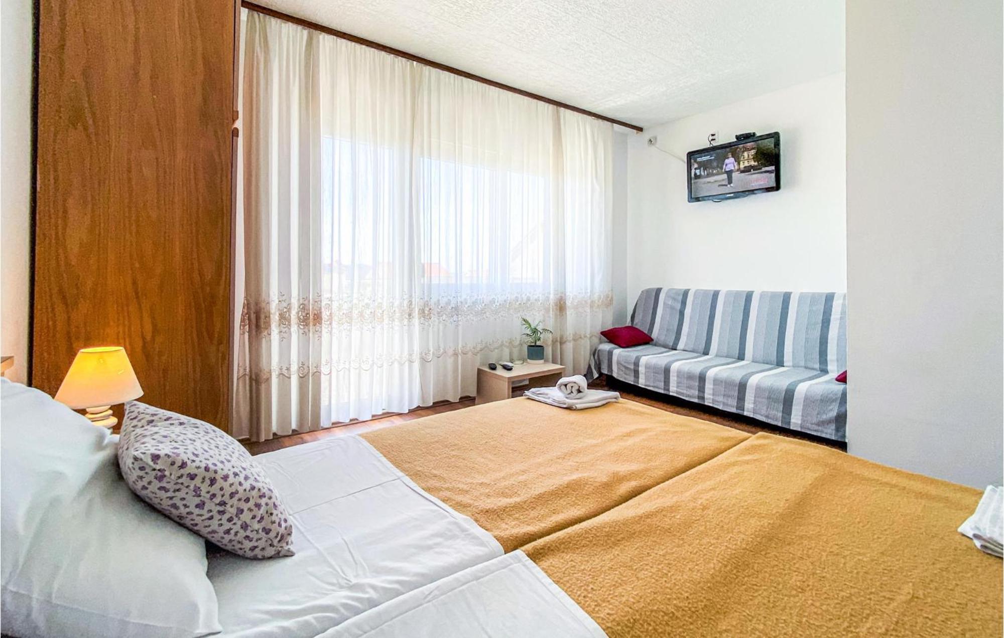 Amazing Apartment In Kastel Sucurac With Kitchen Kaštela Eksteriør bilde