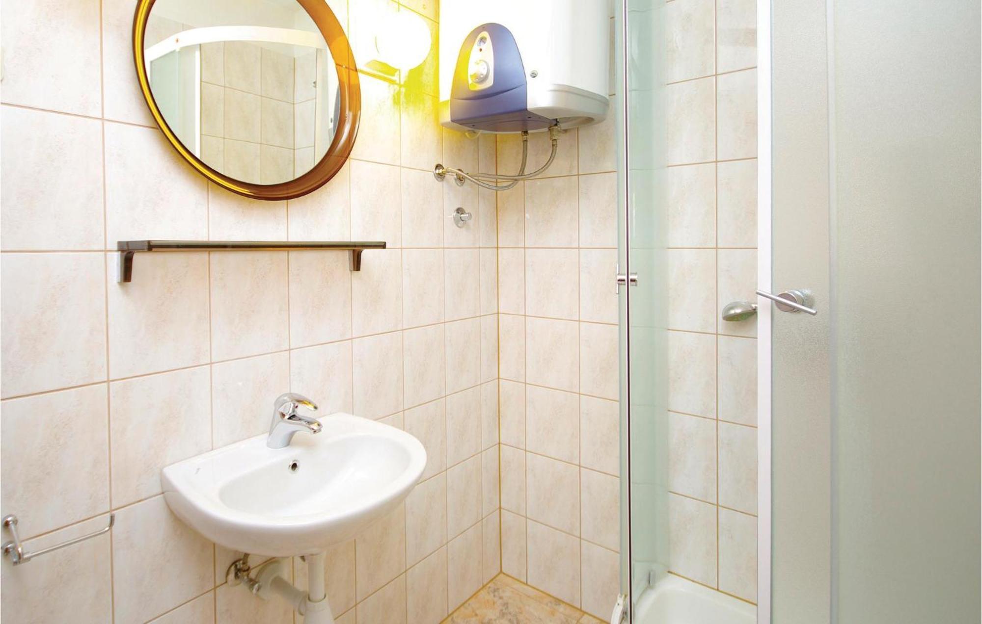 Amazing Apartment In Kastel Sucurac With Kitchen Kaštela Eksteriør bilde