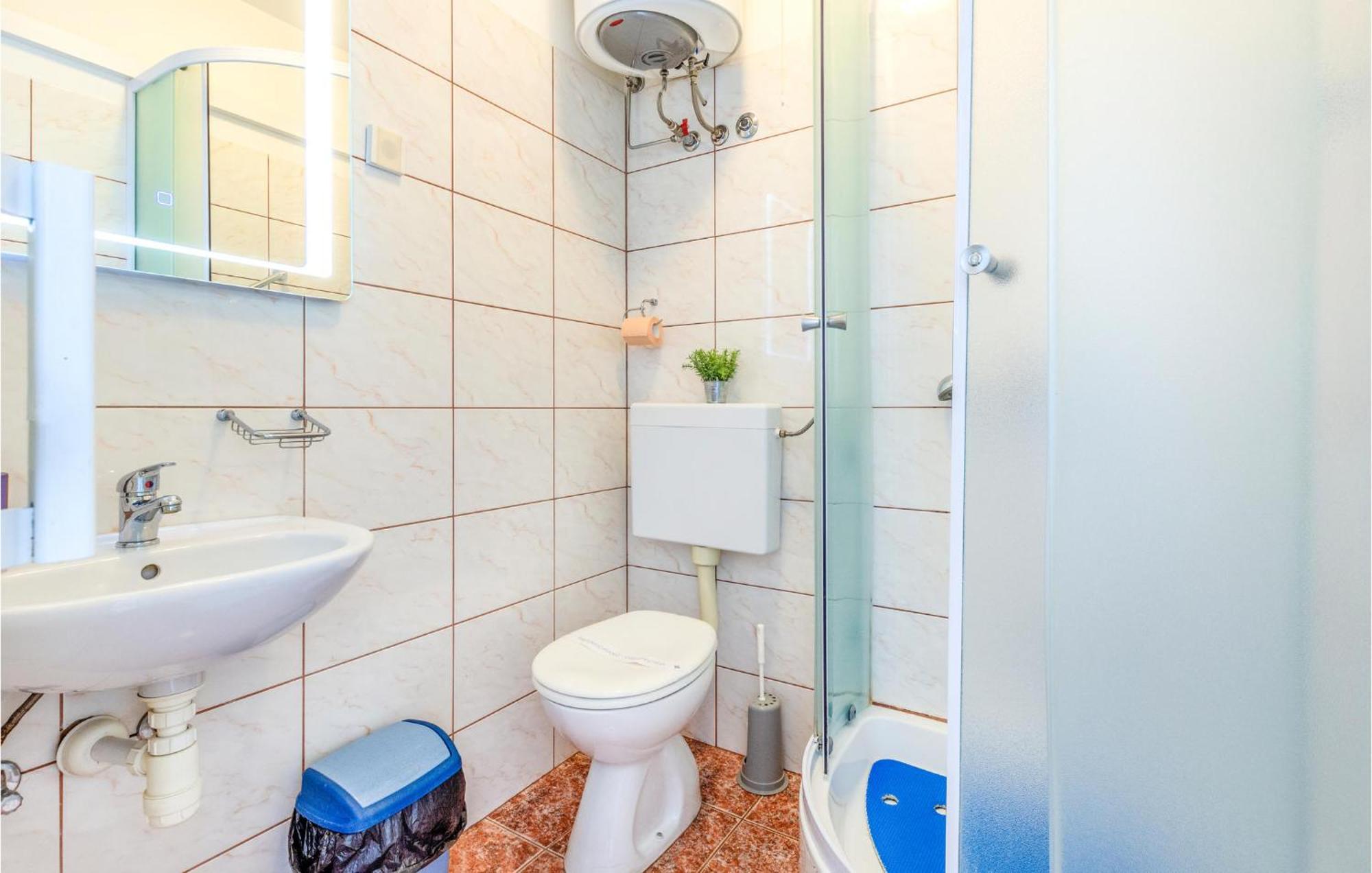 Amazing Apartment In Kastel Sucurac With Kitchen Kaštela Eksteriør bilde