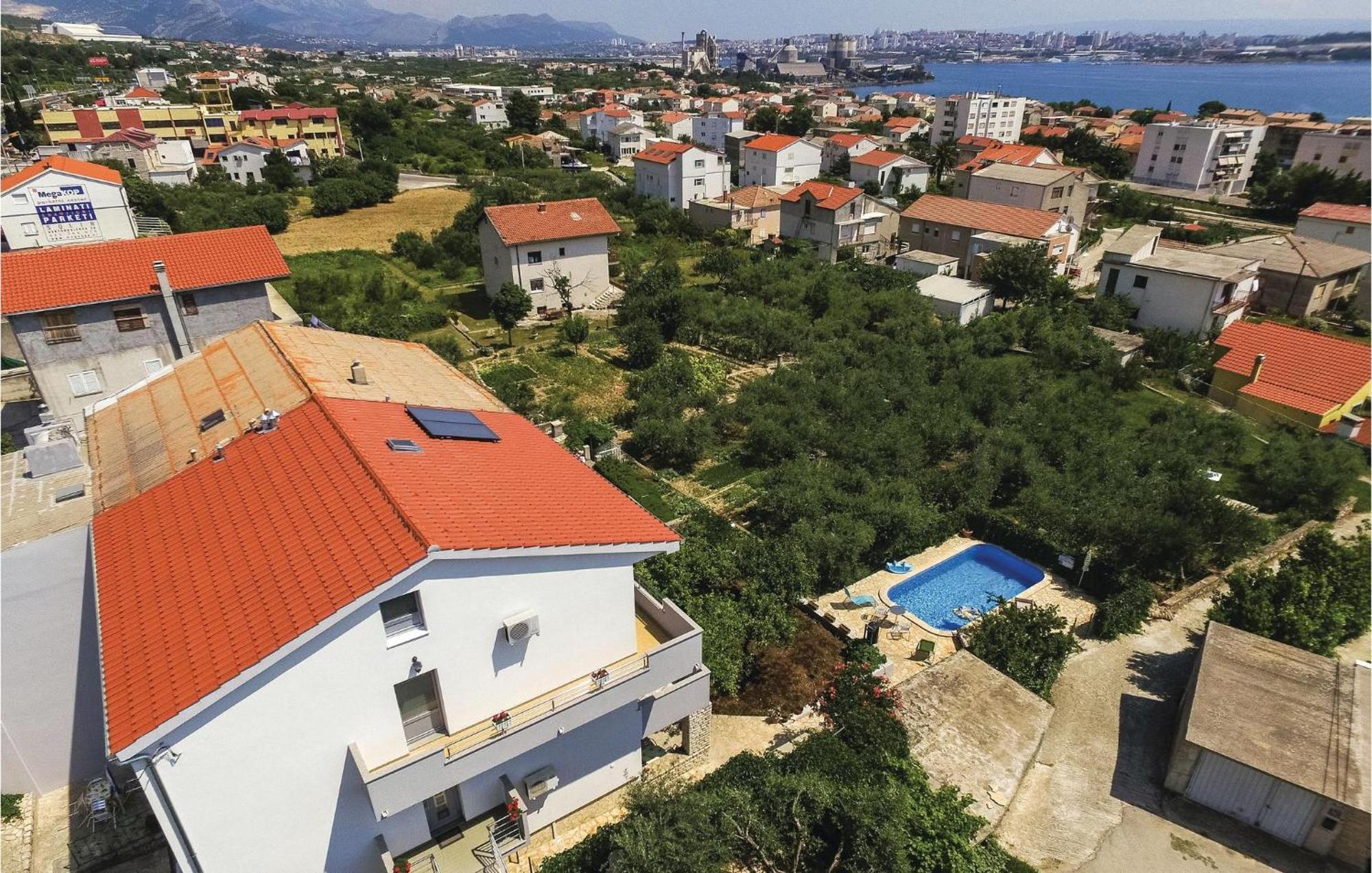 Amazing Apartment In Kastel Sucurac With Kitchen Kaštela Eksteriør bilde