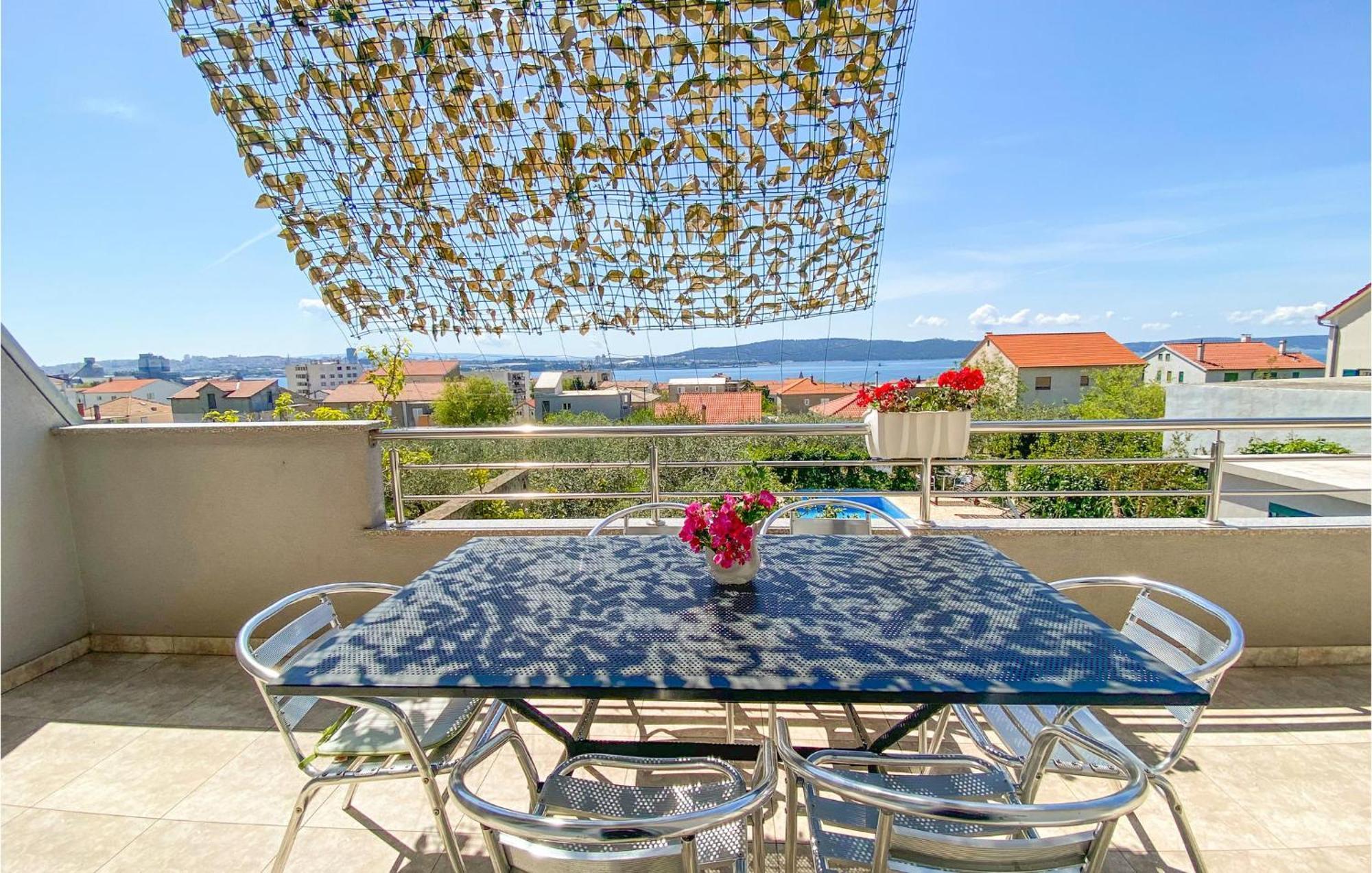 Amazing Apartment In Kastel Sucurac With Kitchen Kaštela Eksteriør bilde