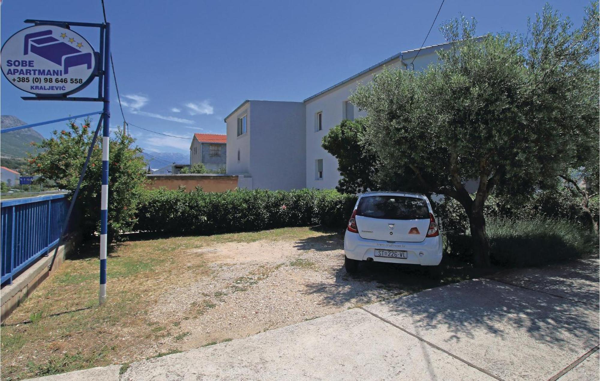 Amazing Apartment In Kastel Sucurac With Kitchen Kaštela Eksteriør bilde